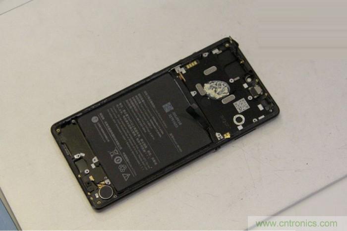 堅果R1拆解：內部設計究竟如何？