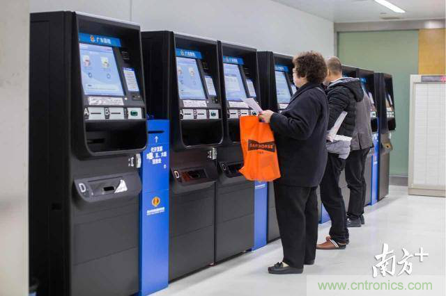 探路政務辦事櫃台&ldquo;無人化&rdquo;，引領&ldquo;互聯網+政務&rdquo;革新