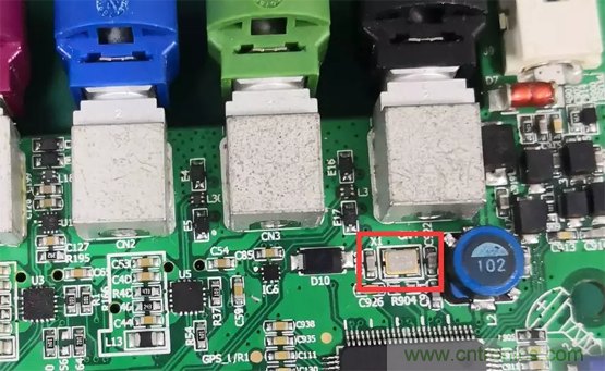 如何通過PCB布局設計來解決EMC問題？