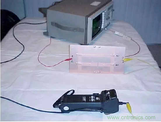 PCB割地對係統ESD是否有影響？