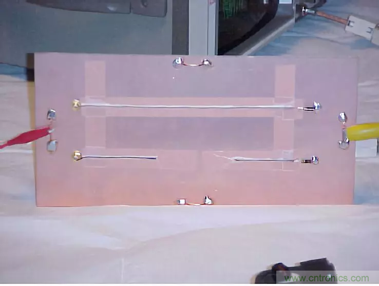 PCB割地對係統ESD是否有影響？