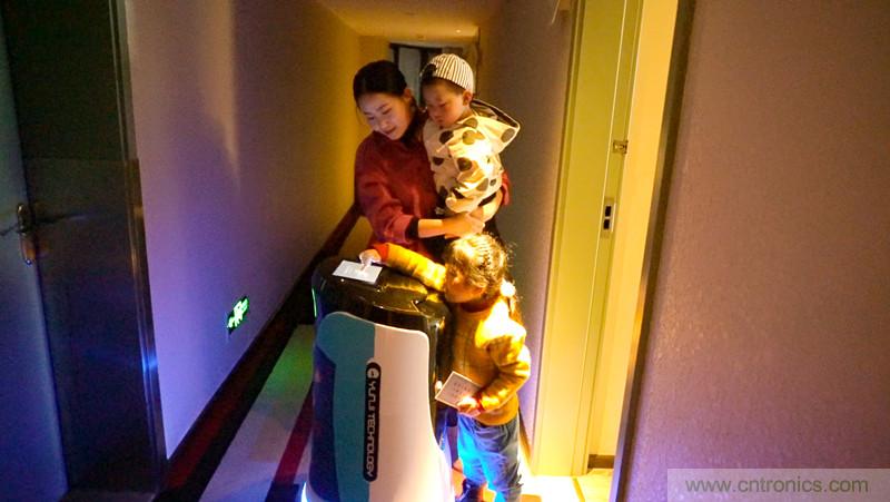 降本增收 看雲跡酒店機器人如何變身酒店新寵