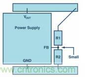 如何使用電源設計中的分壓器調節輸出電壓？