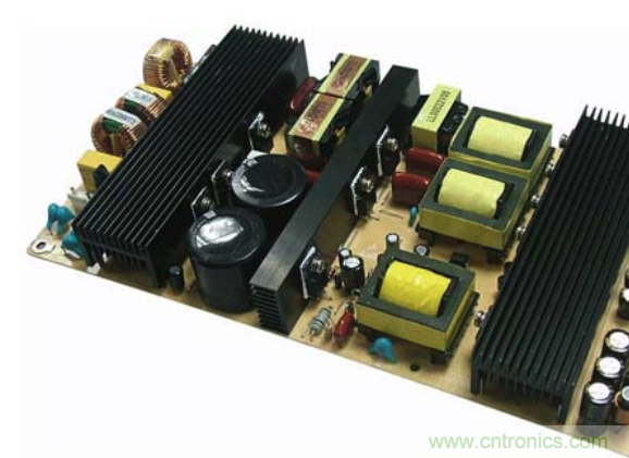 如何使用反向二極管來保護電源？