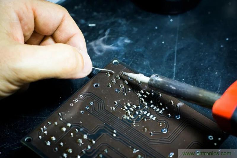 如何引腳接地十字焊盤，過孔完全接地?