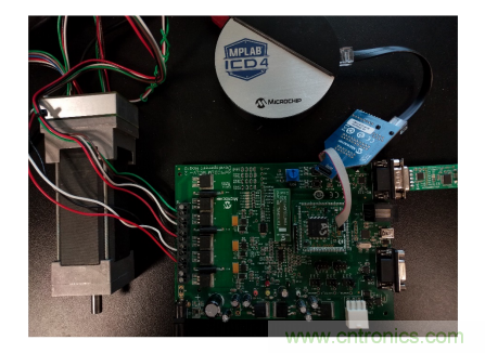 如何使用降階隆伯格觀測器估算永磁同步電機的轉子磁鏈位置？