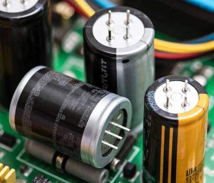 電容選型避坑手冊：參數、成本與場景化適配邏輯