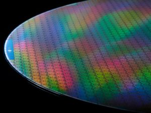 矽光技術新突破：意法半導體PIC100開啟數據中心高能效時代