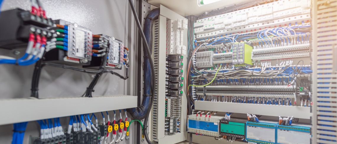 超小尺寸，支持 750 V浪湧峰壓的SCR，是智能斷路器開發首選