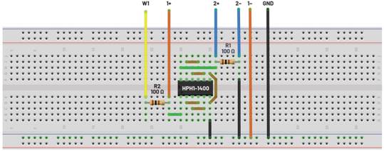   材料  ► ADALM2000主動學習模塊 ► 無焊試驗板和跳線套件 ► 一台HPH1-1400L 6繞組變壓器 ► 一台HPH1-0190L 6繞組變壓器 ► 兩個100 Ω電阻  說明  在無焊試驗板上構建圖2所示的電路。需要使用此設置來測量初級/次級匝數比為1:1的(de)三(san)種(zhong)不(bu)同(tong)配(pei)置(zhi)下(xia)，兩(liang)個(ge)變(bian)壓(ya)器(qi)型(xing)號(hao)各(ge)自(zi)的(de)頻(pin)率(lv)響(xiang)應(ying)。兩(liang)個(ge)紅(hong)色(se)箭(jian)頭(tou)表(biao)示(shi)在(zai)初(chu)級(ji)和(he)次(ci)級(ji)使(shi)用(yong)同(tong)一(yi)個(ge)線(xian)圈(quan)的(de)配(pei)置(zhi)中(zhong)連(lian)接(jie)源(yuan)電(dian)阻(zu)和(he)負(fu)載(zai)電(dian)阻(zu)的(de)位(wei)置(zhi)。藍(lan)色(se)箭(jian)頭(tou)對(dui)應(ying)的(de)是(shi)在(zai)初(chu)級(ji)和(he)次(ci)級(ji)使(shi)用(yong)兩(liang)個(ge)串(chuan)聯(lian)線(xian)圈(quan)的(de)配(pei)置(zhi)。綠(lv)色(se)箭(jian)頭(tou)對(dui)應(ying)的(de)是(shi)在(zai)初(chu)級(ji)和(he)次(ci)級(ji)使(shi)用(yong)三(san)個(ge)串(chuan)聯(lian)線(xian)圈(quan)的(de)配(pei)置(zhi)。