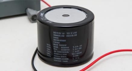 薄膜電容使用指南：從安裝到維護的七大關鍵注意事項